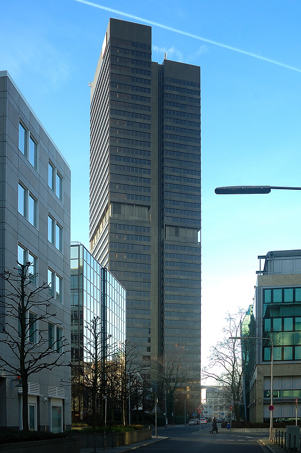 Hochhaus Platz der Republik by David Guija