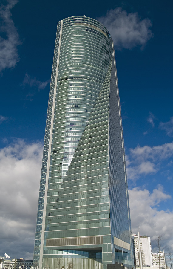 Torre Espacio by Cesar Serrano