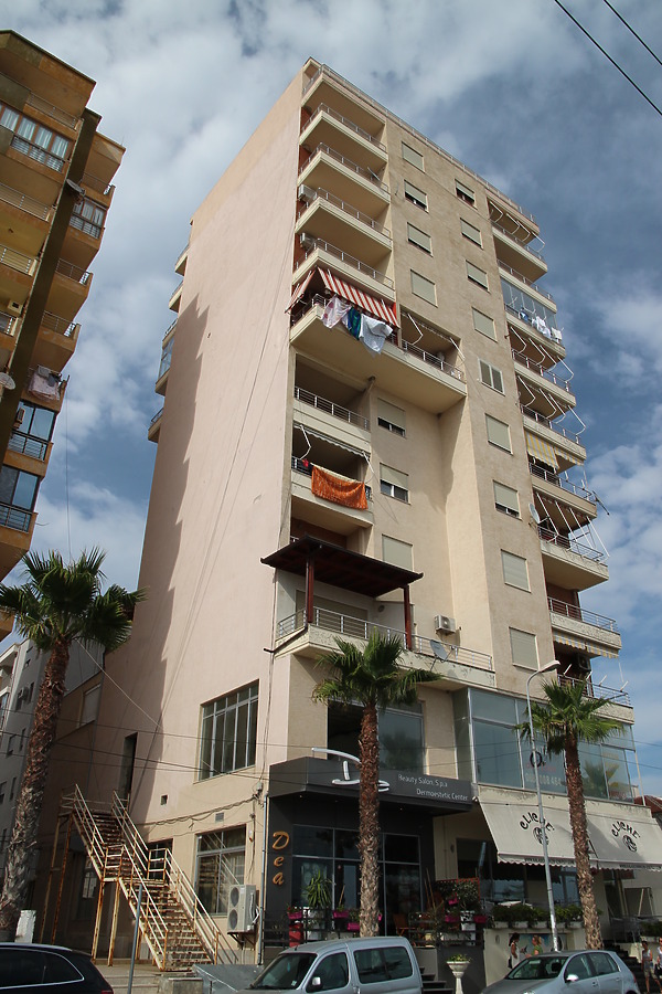 Rruga Taulantia 26 by Kjetil Balog