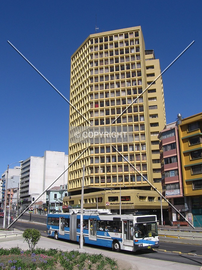 Edificio Benalcázar 1000 by Rodrigo Salas