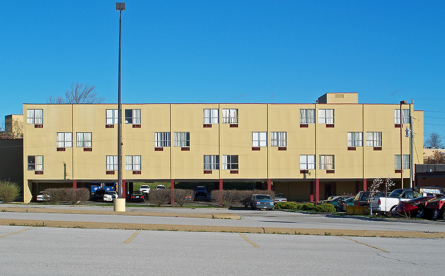 Northwest Airport Inn East Building by Ryan Hildebrand