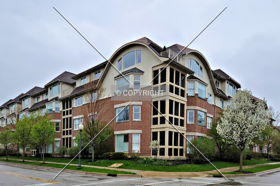 200 North River Lane