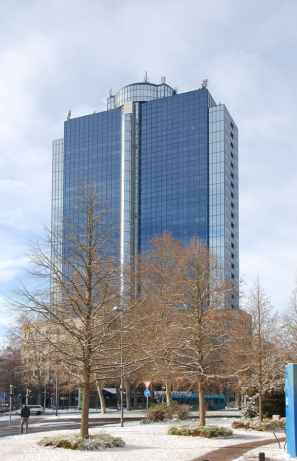 Büro Center Nibelungenplatz by Huopa