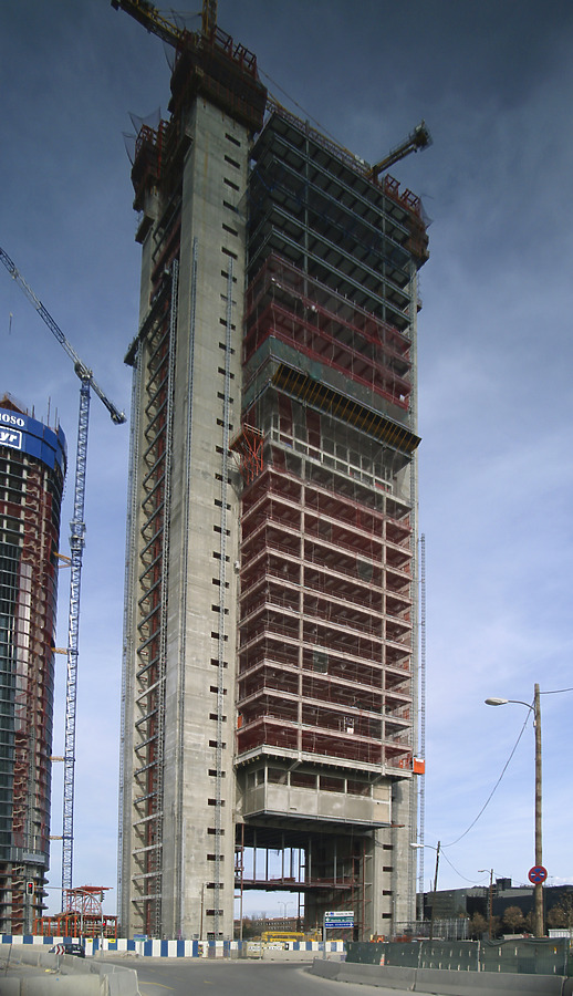 Torre Caja Madrid by Cesar Serrano