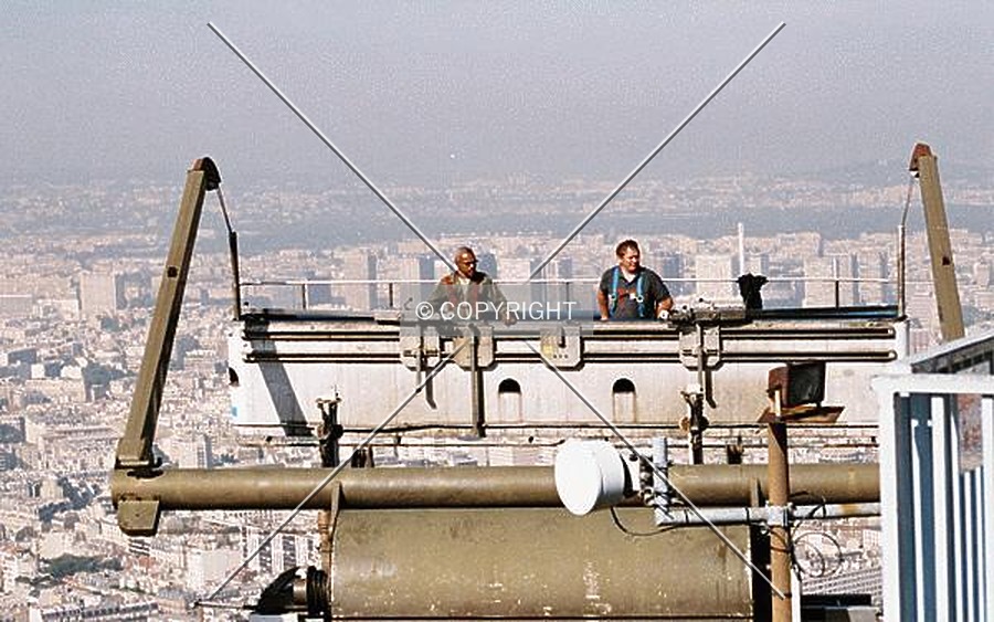 Tour Montparnasse by Nephilim