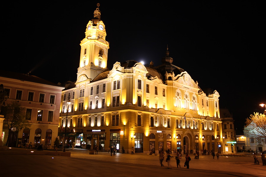 Vároháza by Kjetil Balog