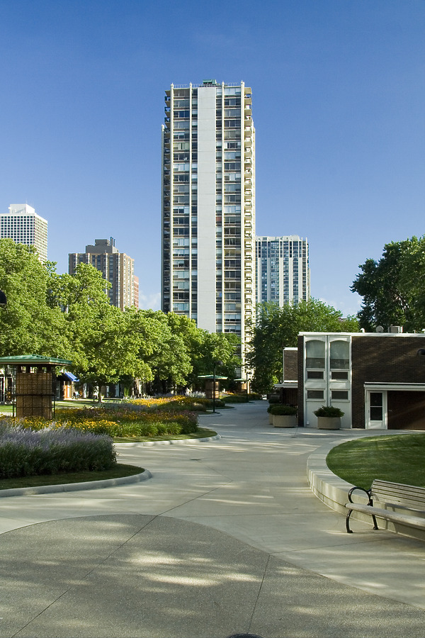 Eliot House by Pavel Toczynski