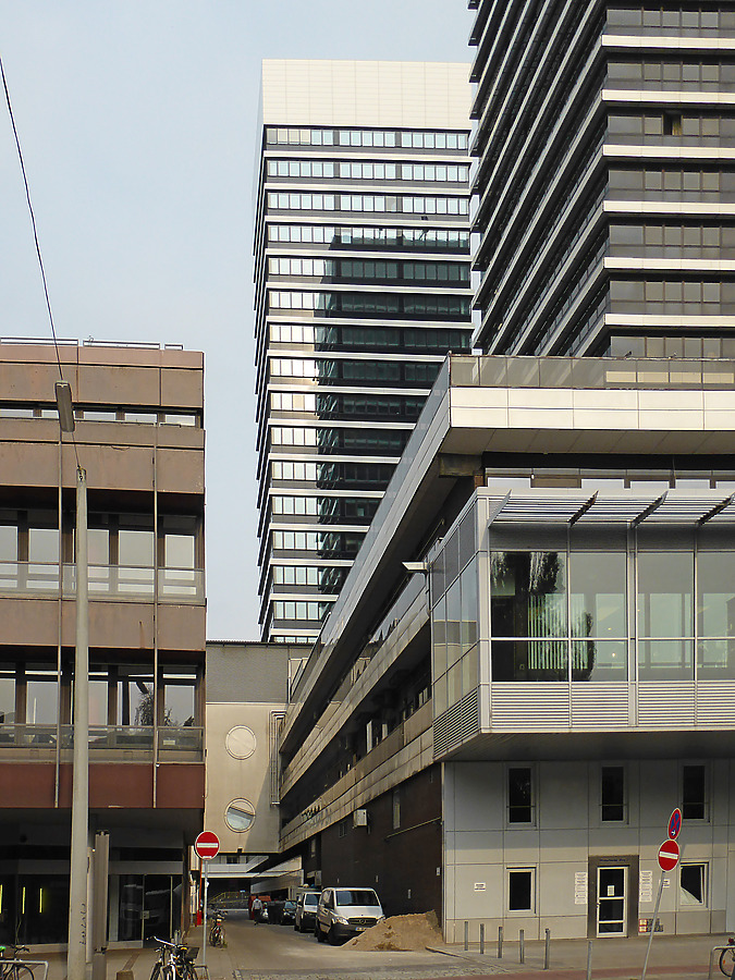 Mundsburg Office Tower by Der Hamburger
