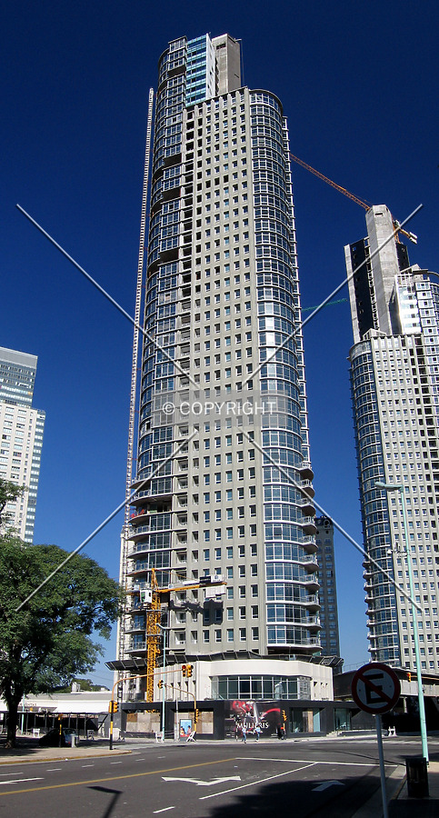 Mulieris torre Norte by Maximiliano Buono