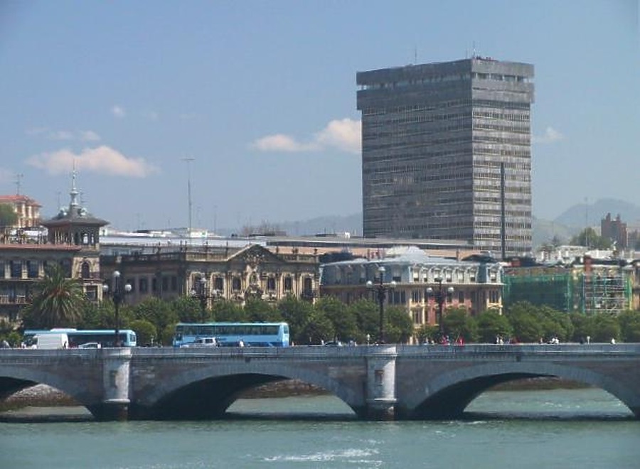 Torre de Atotxa by John Bek