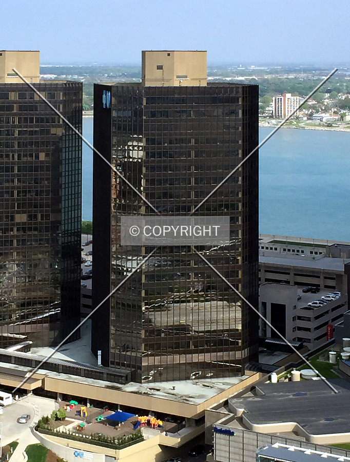 Renaissance Center 500 Tower by Nate Lindsey