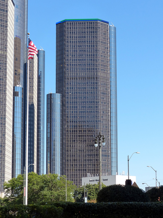 Renaissance Center 400 Tower by Nate Lindsey