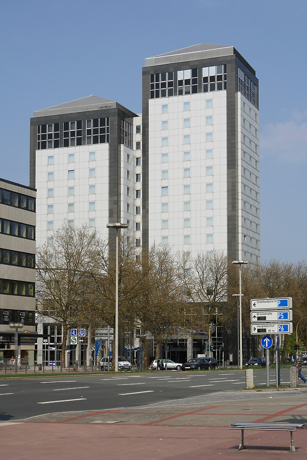 Park Inn Bochum by Michiel van Dijk