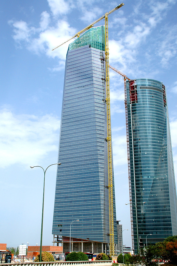 Torre de Cristal by John Bek