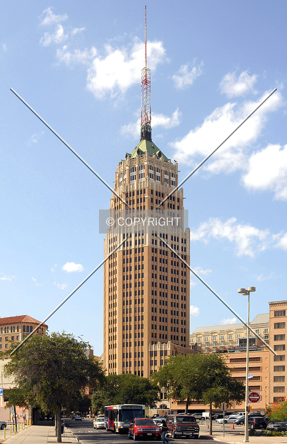 Tower Life Building by Jorge Molina