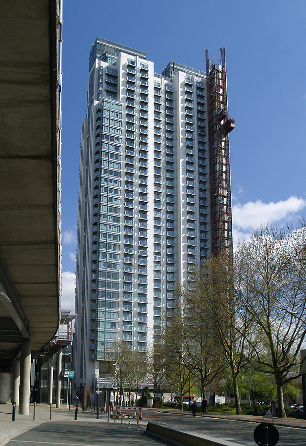 Pan Peninsula West Tower by Cesar Serrano