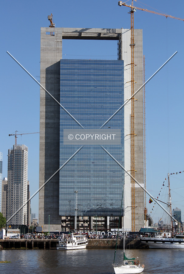 Madero Office by Maximiliano Buono