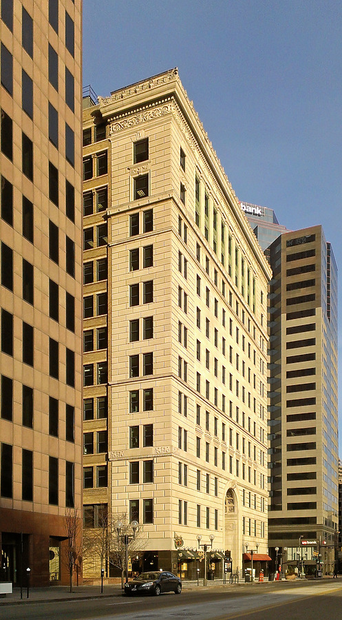 Huntington Bank Building by Ryan Hildebrand