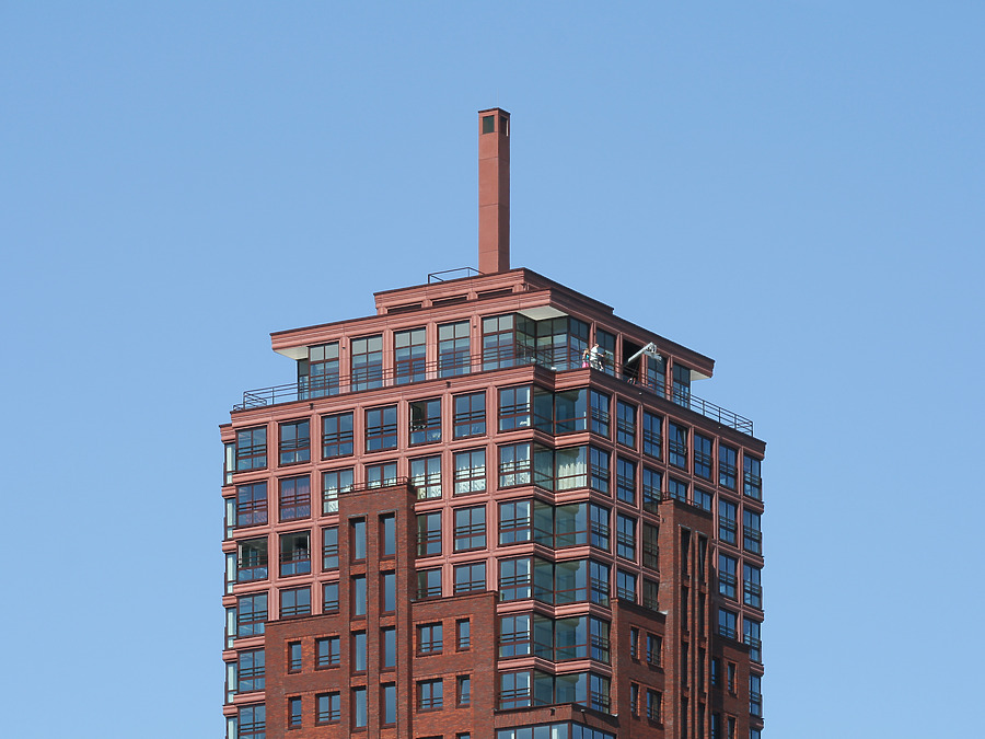 Alphatoren by Michiel van Dijk