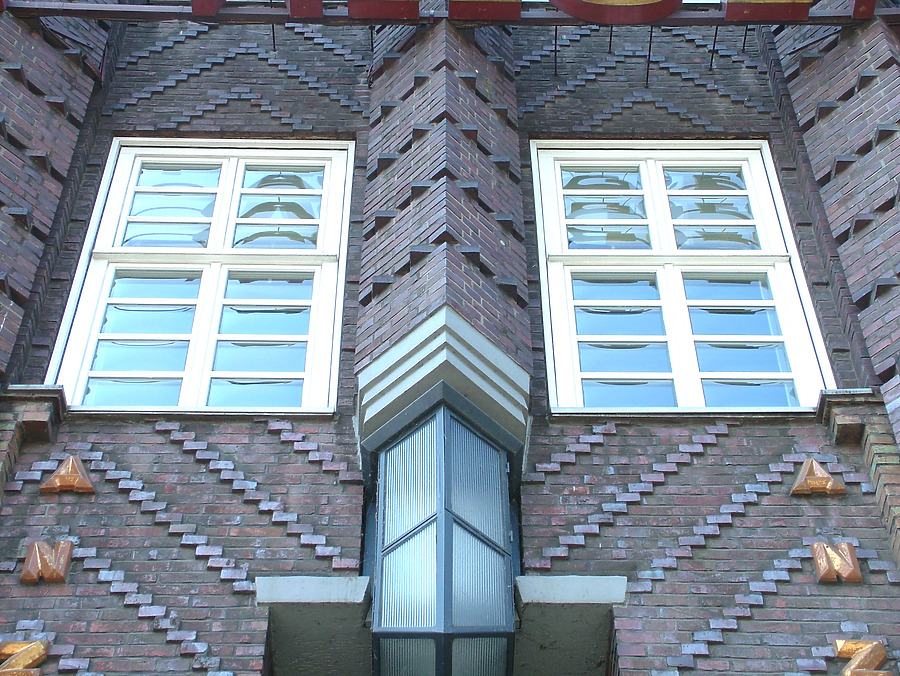 Anzeiger Hochhaus by Pedro Marcelino