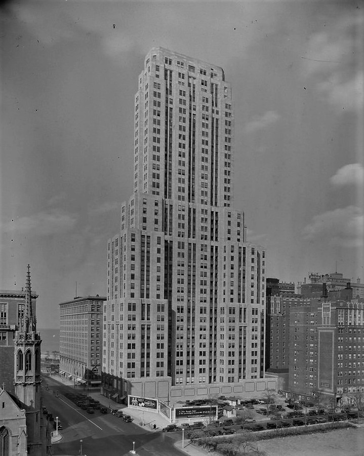 Palmolive Building by Chicago History Museum, ICHi-081167; Raymond W. Trowbridge, photographer