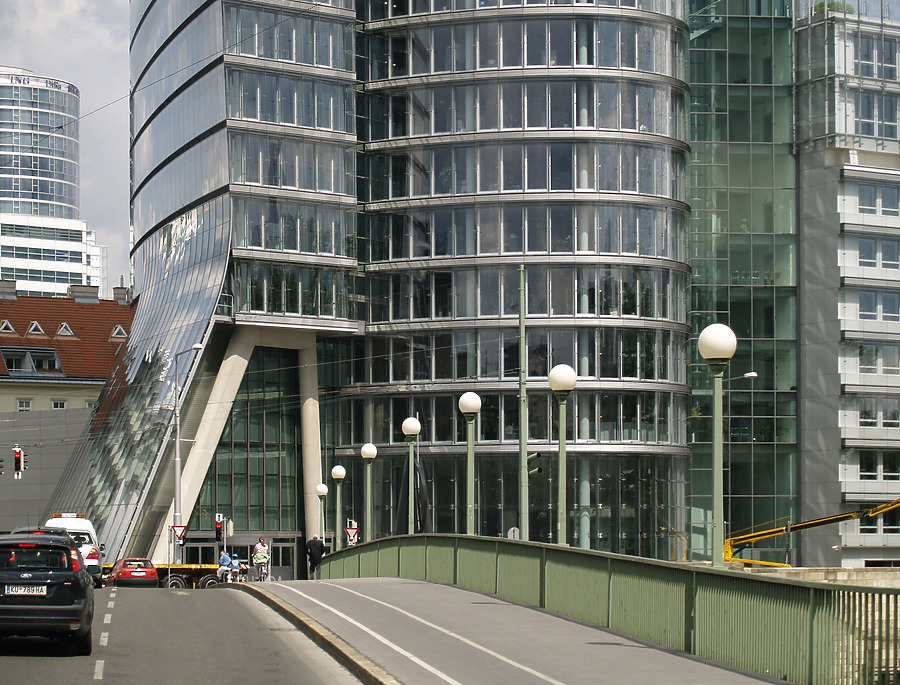 Uniqa Tower by Cesar Serrano