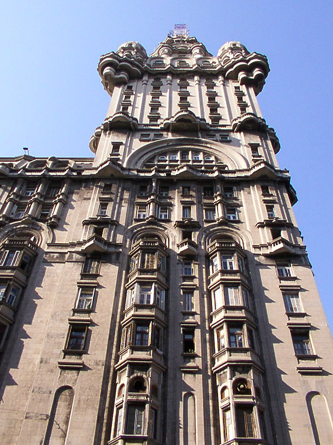 Palacio Salvo by Daniel Kieckhefer