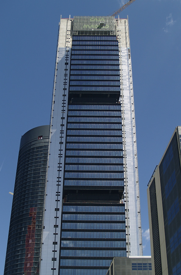 Torre Caja Madrid by Cesar Serrano