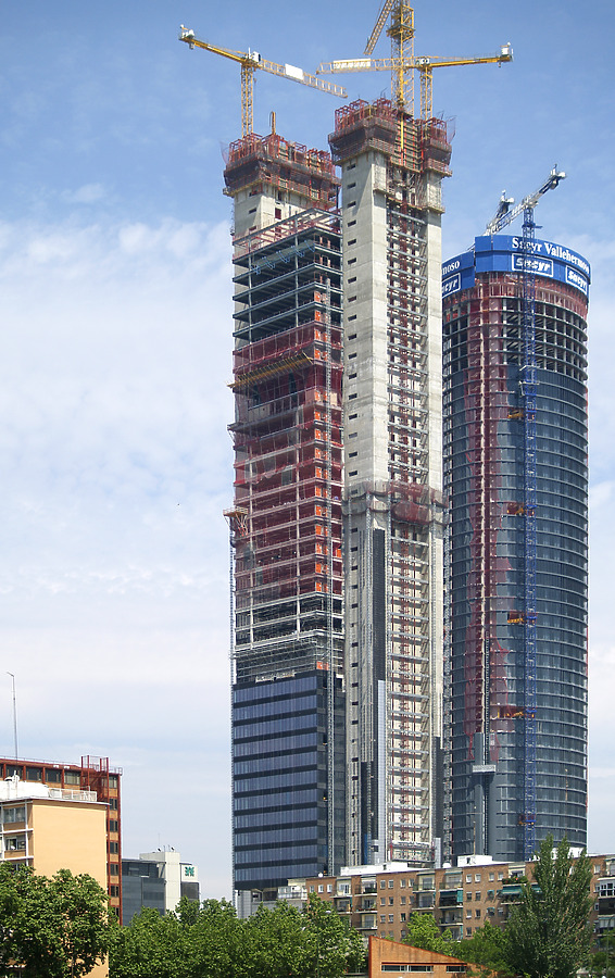Torre Caja Madrid by Cesar Serrano