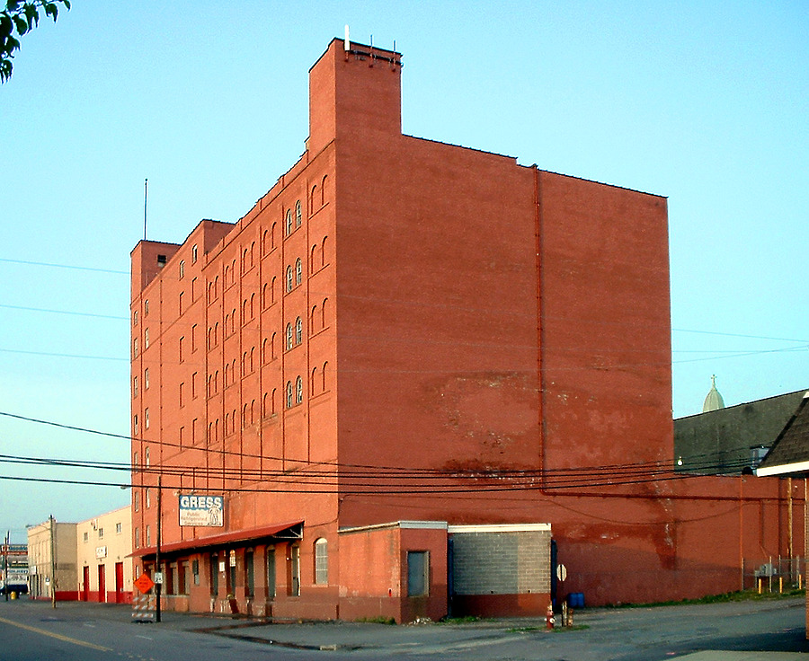 Gress Public Refrigerated Services Building by John Cahill
