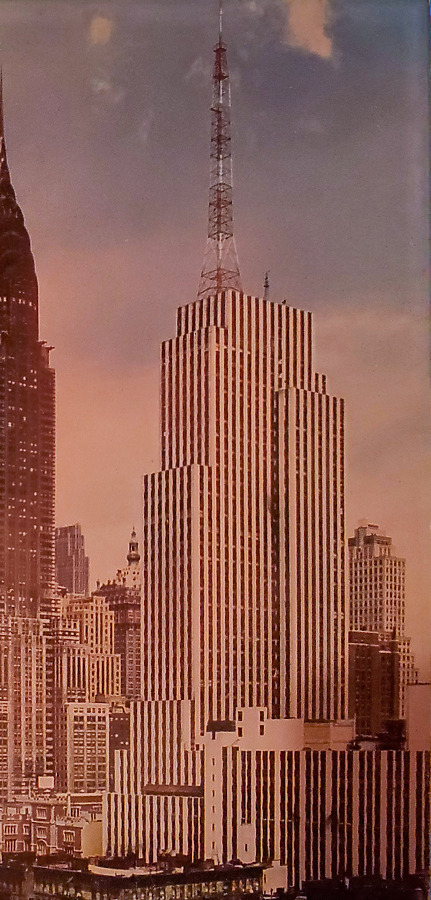 Daily News Building by Alfred Mainzer