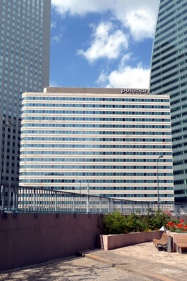 Hôtel Pullman Paris La Défense by Nate Lindsey