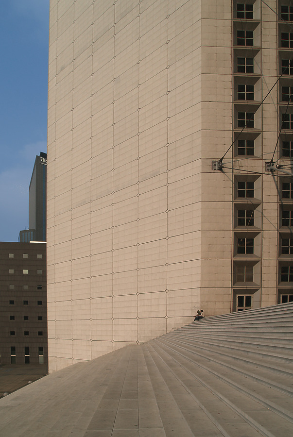 La Grande Arche by Cesar Serrano