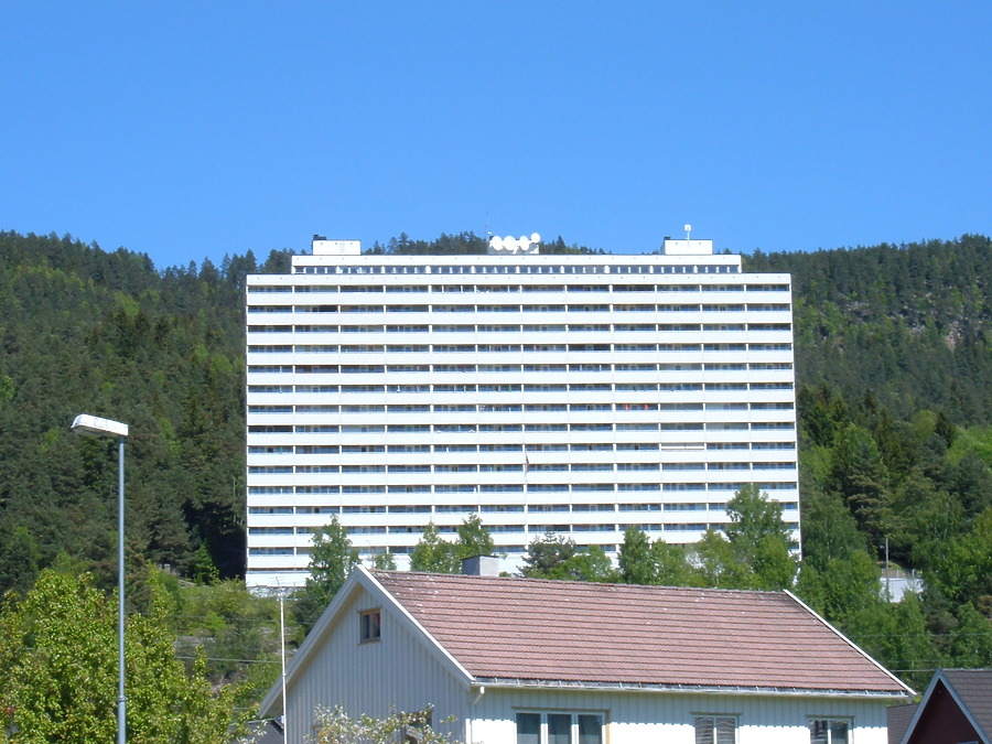 Høyblokken Solås by Kjetil Balog