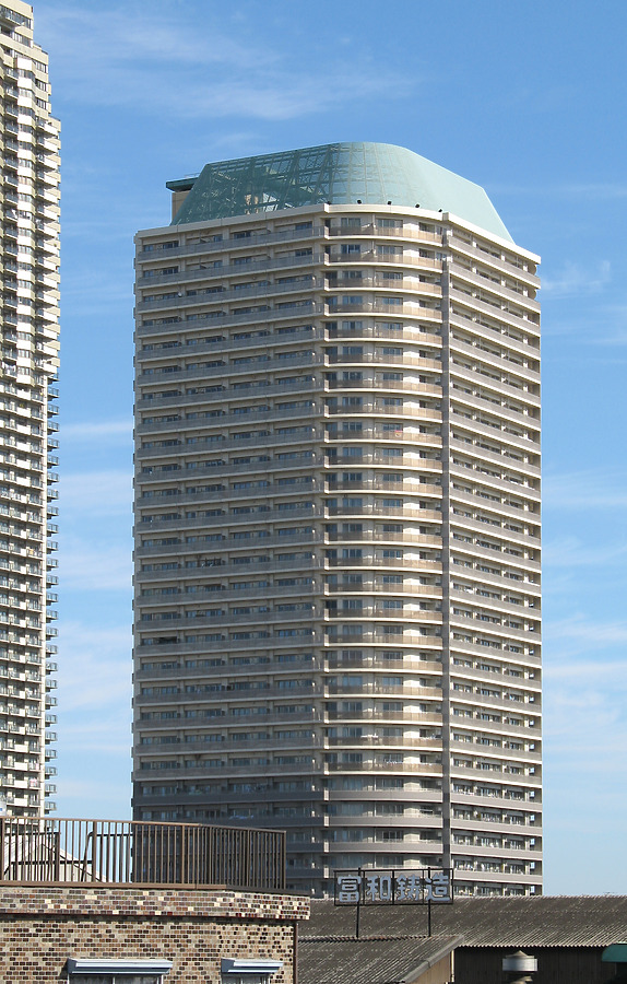 Elsa Tower 32 by Kevin Hemphill