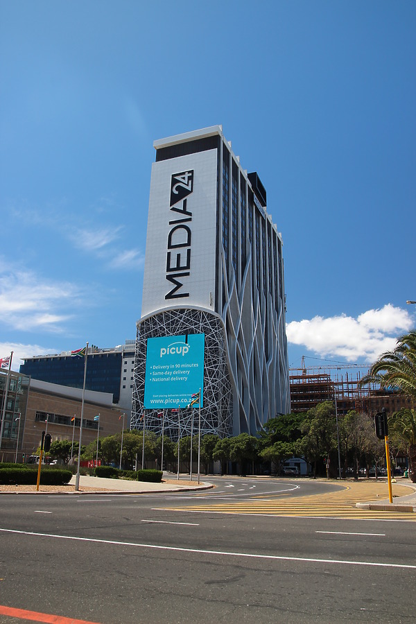 Naspers Centre by Kjetil Balog
