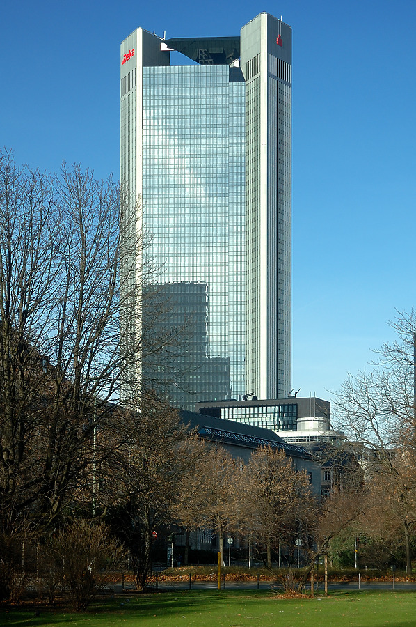 Trianon by David Guija
