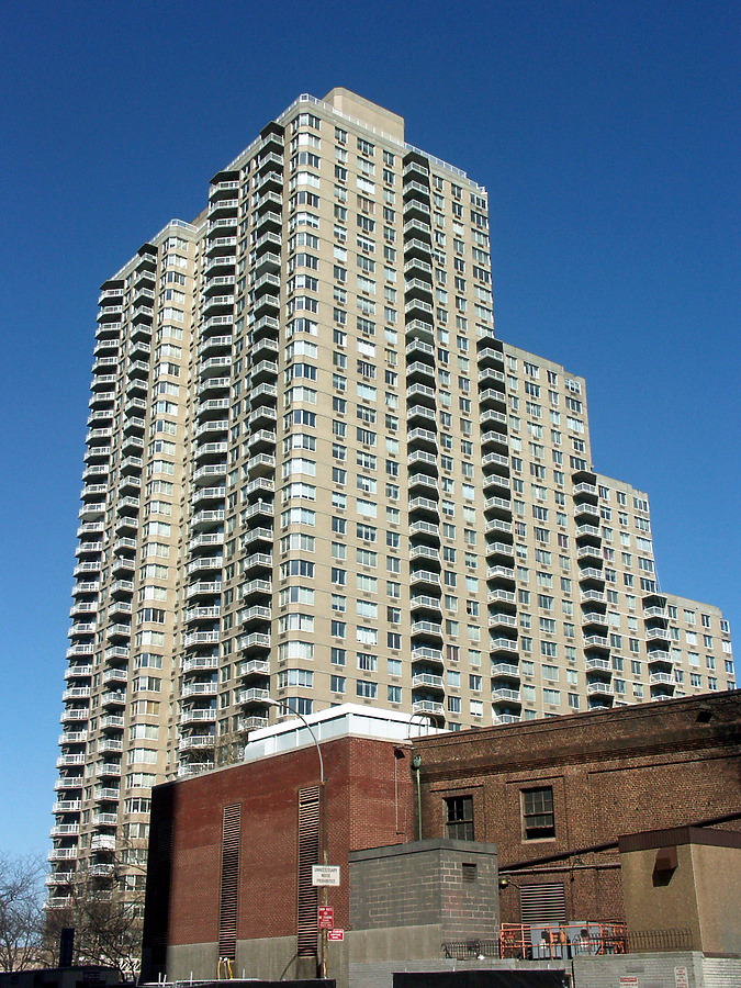 River Gate Apartments by Nate Lindsey