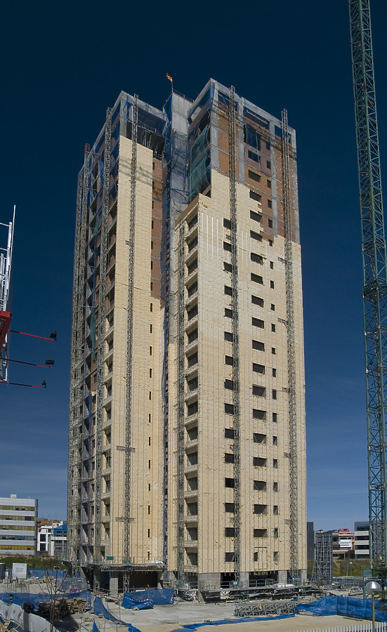 Torre Ámbar by Cesar Serrano