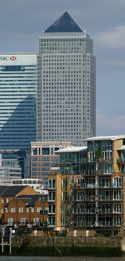 One Canada Square by Cesar Serrano