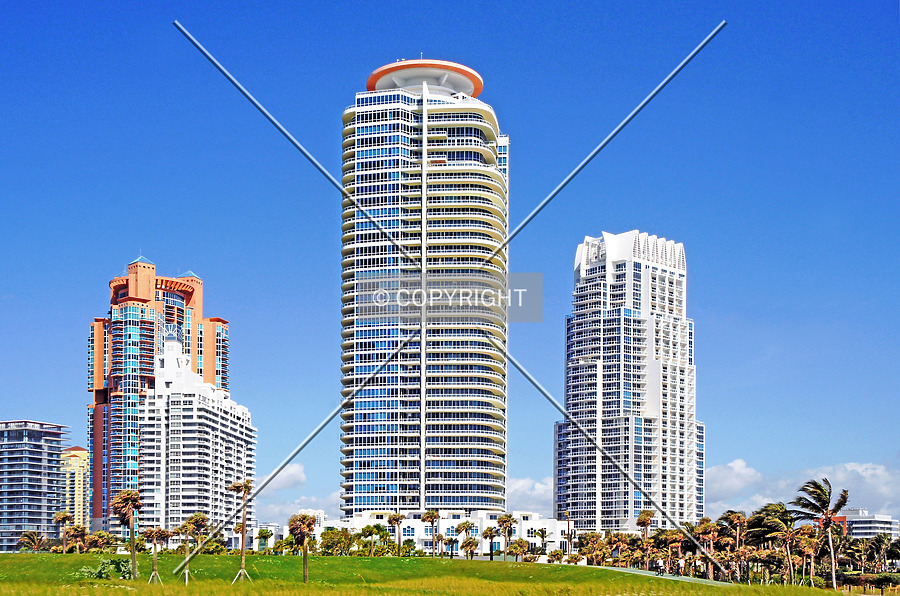 Continuum on South Beach, South Tower by Jorge Molina