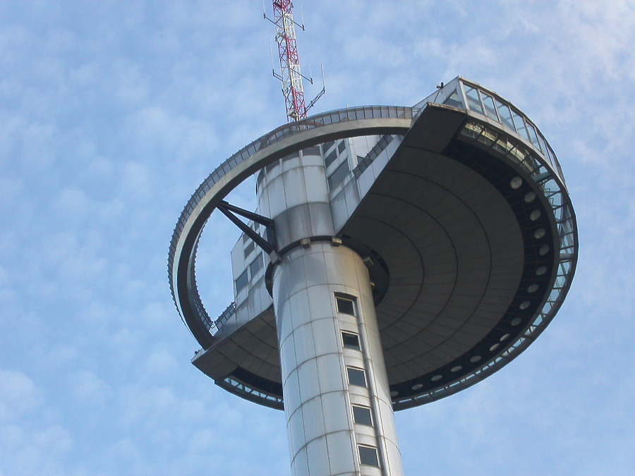 El Faro de Moncloa by Cesar Serrano