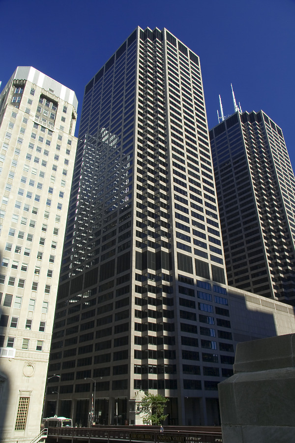10 South Wacker by Pavel Toczynski