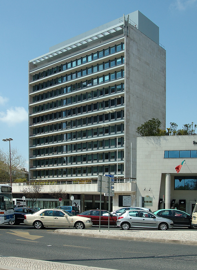 Avenida Engenheiro Duarte Pacheco, 26 by David Guija