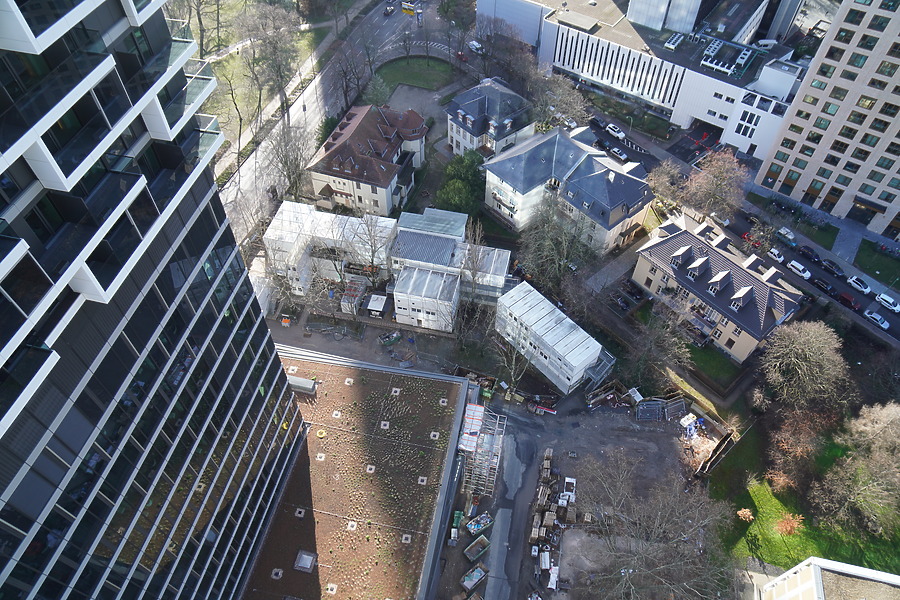 Senckenberg-Turm by Rick Rieck