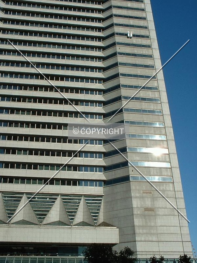 Yokohama Landmark Tower by Andrew Stewart