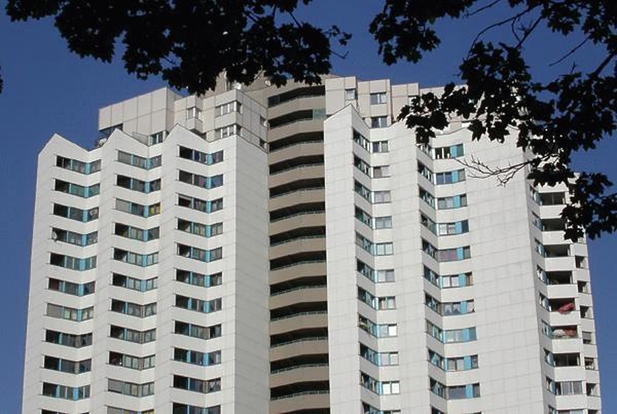 Zwickauer Damm 12 by Cesar Serrano