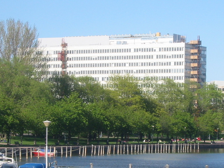 Kallion Virastotalo by Tomi Eronen