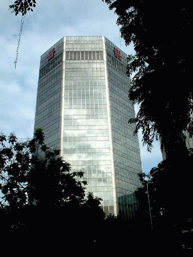 Menara UOB by Edmund Teo