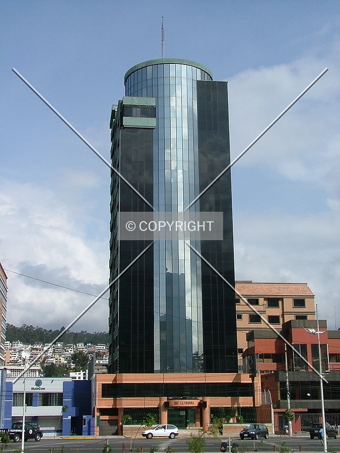 Edificio La Tribuna by Rodrigo Salas